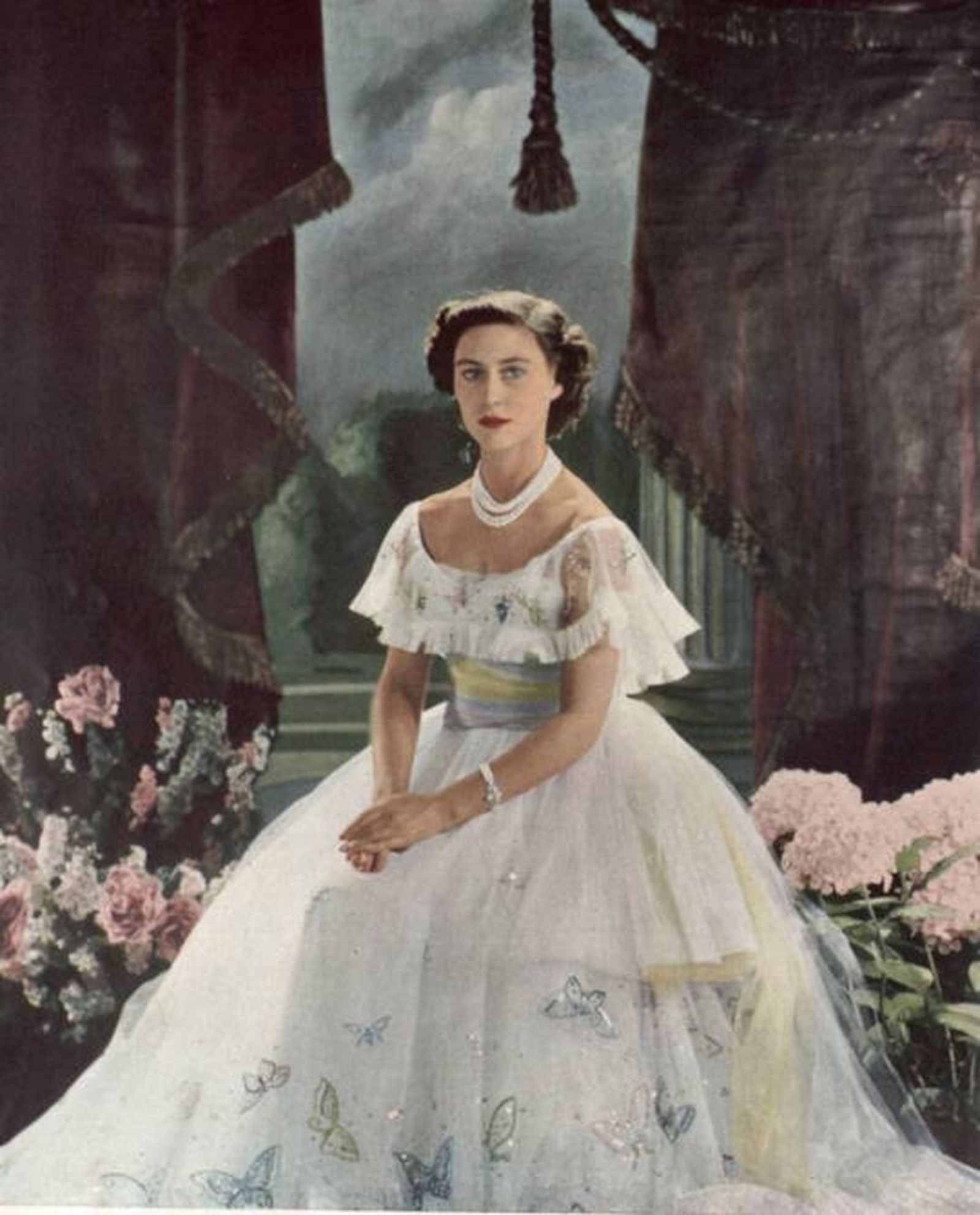 La princesa Margarita en su retrato oficial de 1949, con el brazalete puesto en subasta
