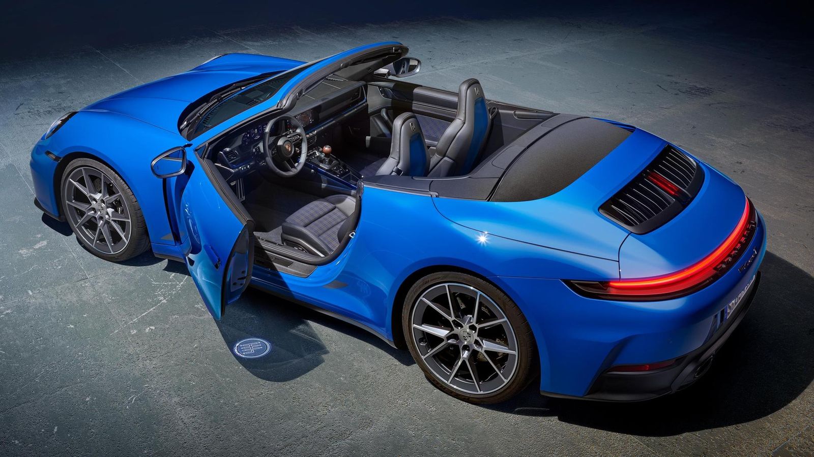 Por primera vez en la historia del Carrera T esta versión tiene un formato descapotable.