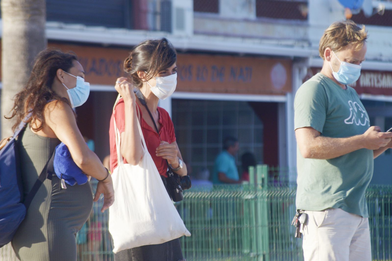 Imágenes del primer día de mascarillas obligatorias en Algeciras