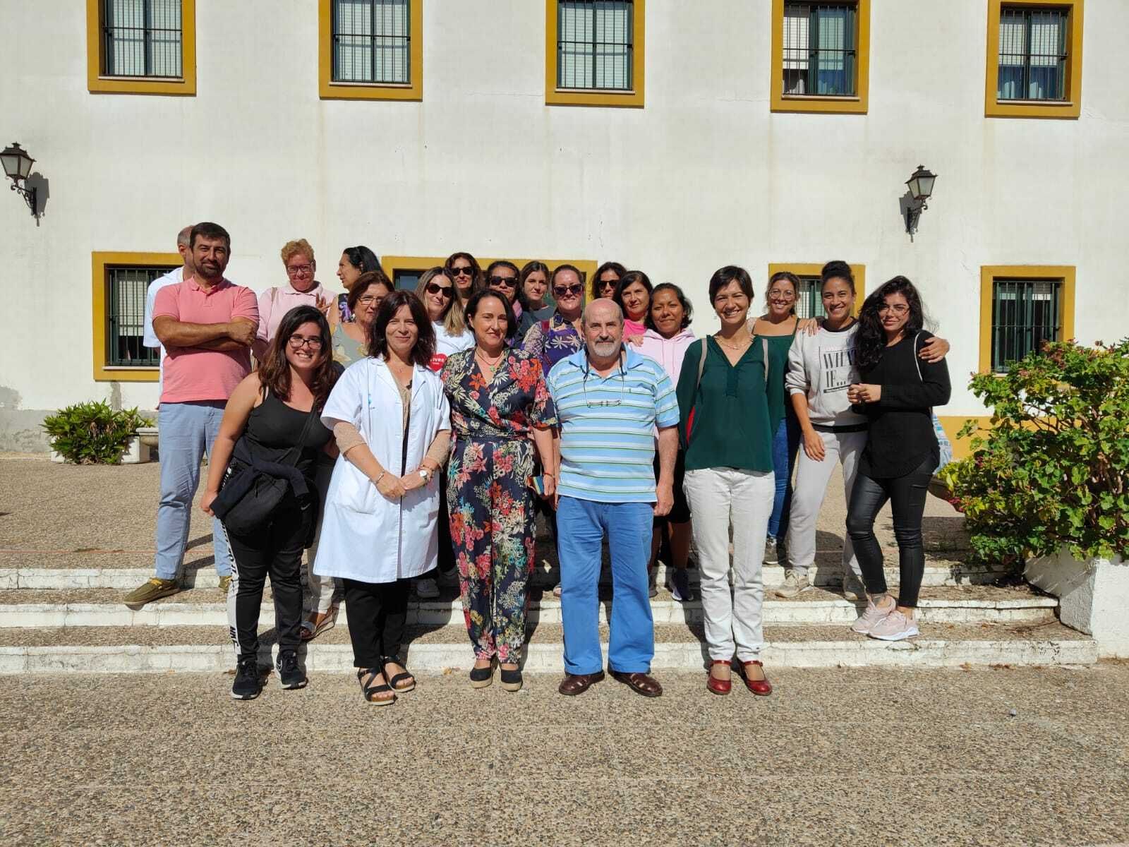 La delegada de Empleo, Nela García, durante la visita a Hogar Siloé de Jerez.