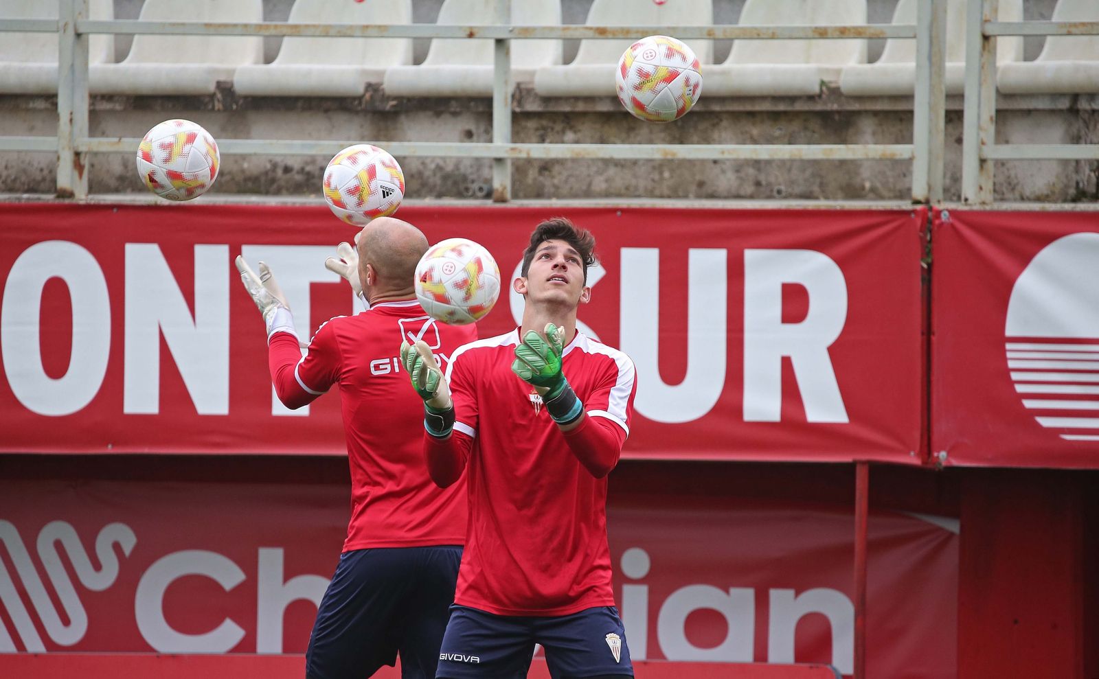 Fotos del entrenamiento del Algeciras CF con el portero Rubén Miño
