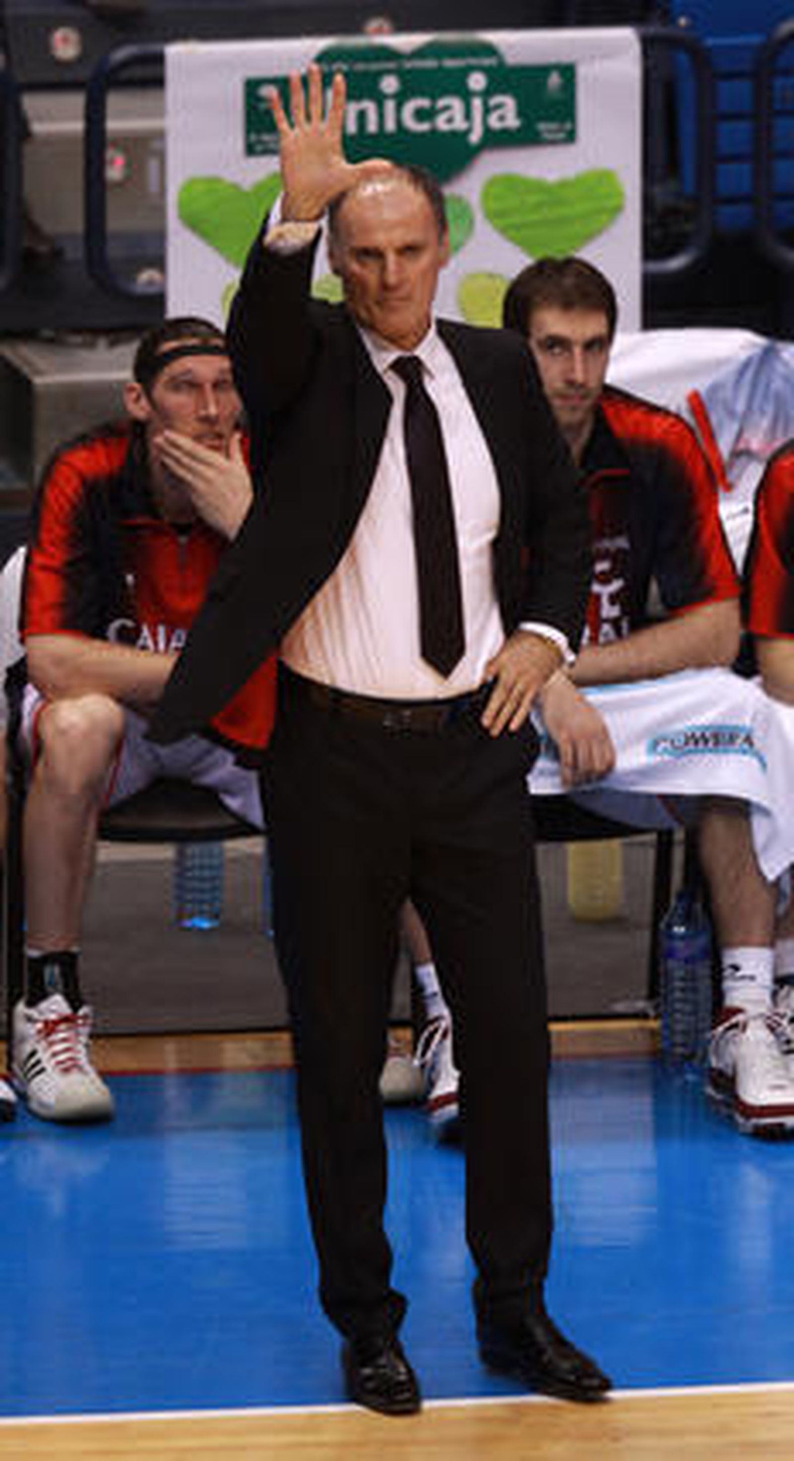 Los malagueños firman un 12-5 en la segunda vuelta y tras ganar al equipo vitoriano (70-62) consiguen el deseado quinto puesto


Foto: Migue fernandez