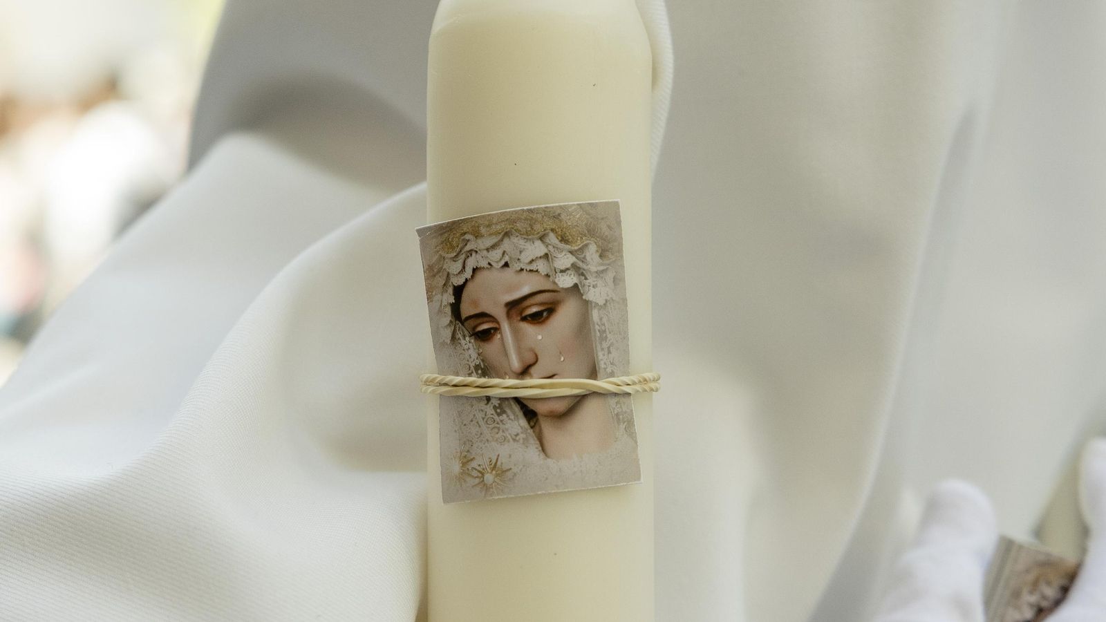 Imágenes de la salida del Nazareno del amor en la Semana Santa de Cádiz 2025