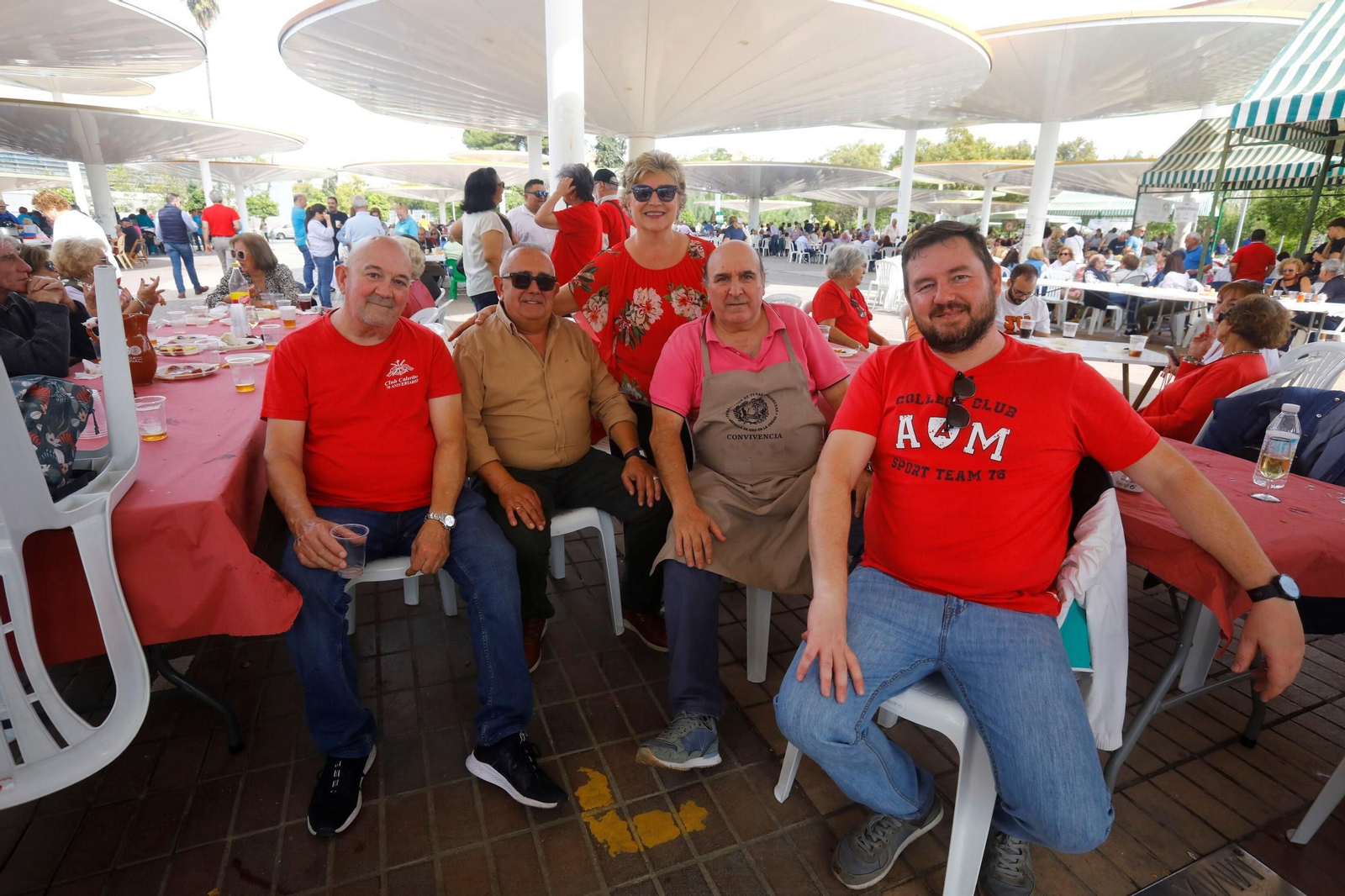 Las peñas celebran su tradicional perol en las Setas, en imágenes