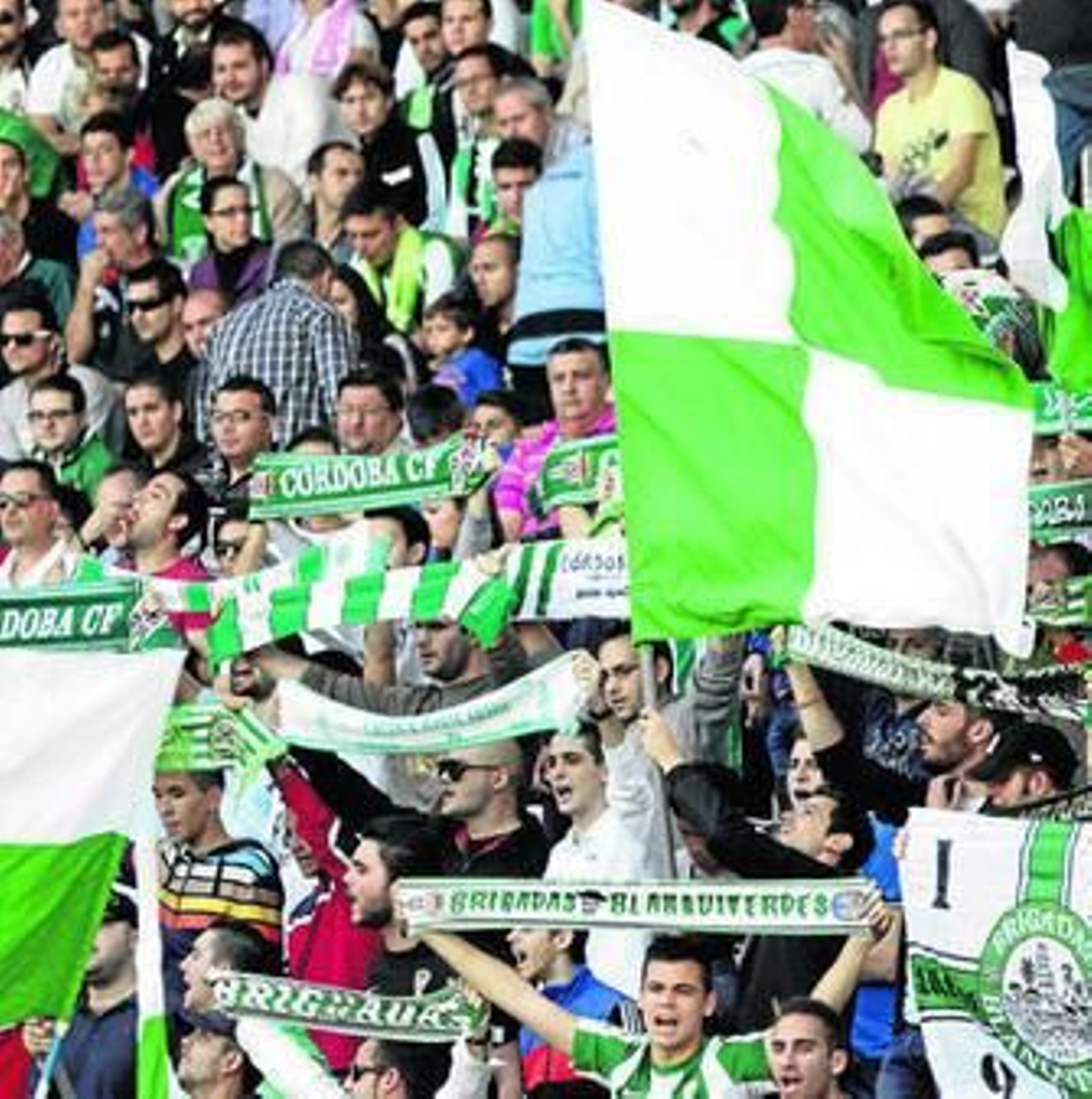El fondo sur de El Arcángel, animando durante un partido de Liga. El fondo sur de El Arcángel, animando durante un partido de Liga.