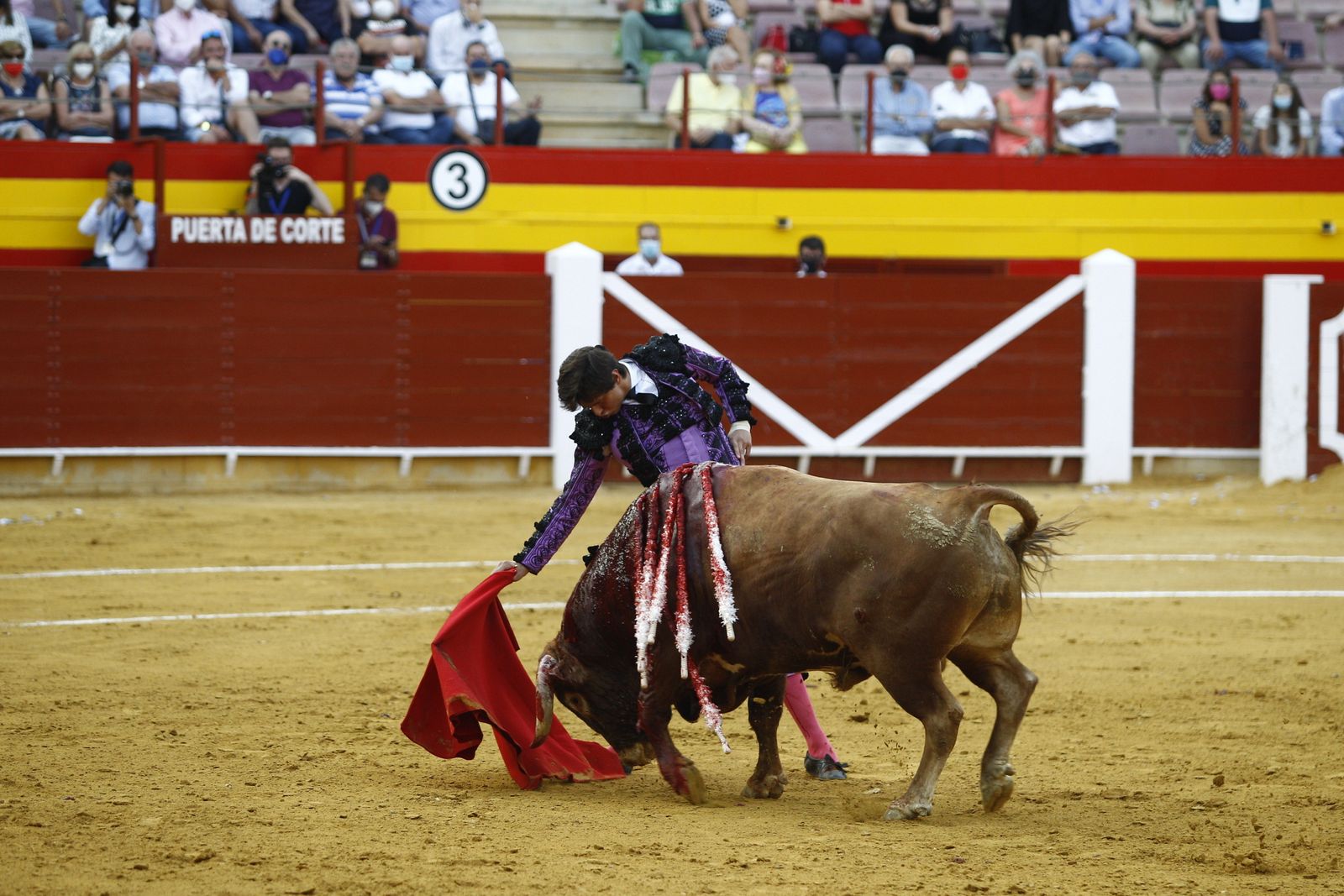 Fotogalería corrida de toros. Cayetano Rivera, Paco Ureña y Roca Rey. Roquetas de Mar.