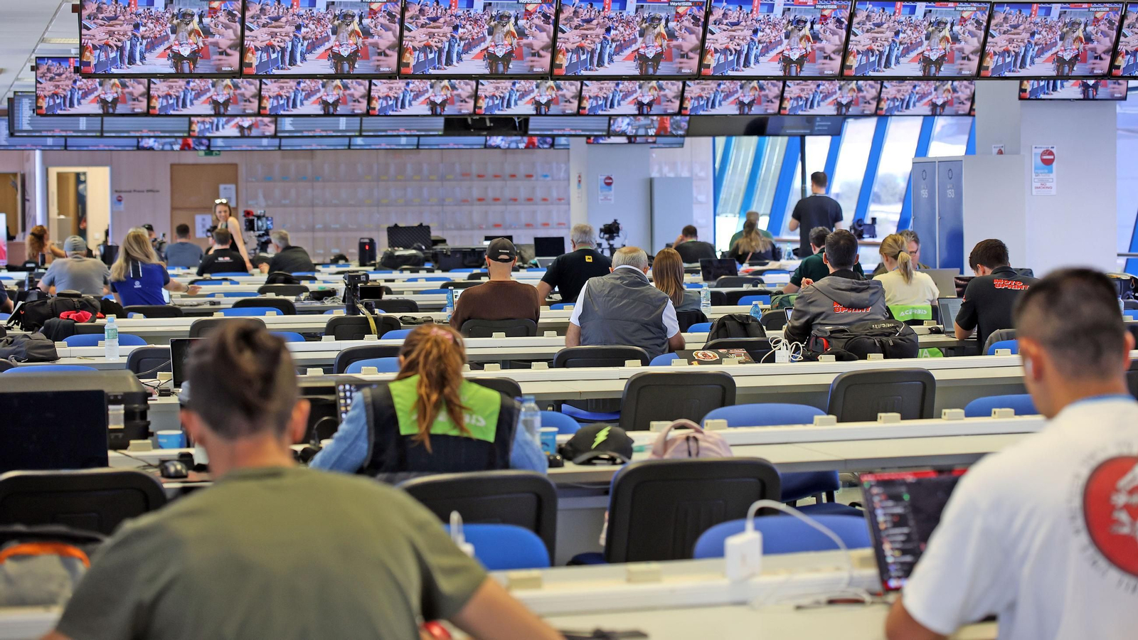 Galería de los preparatívos para la SBK en el Circuio de Jerez - Ángel Nieto