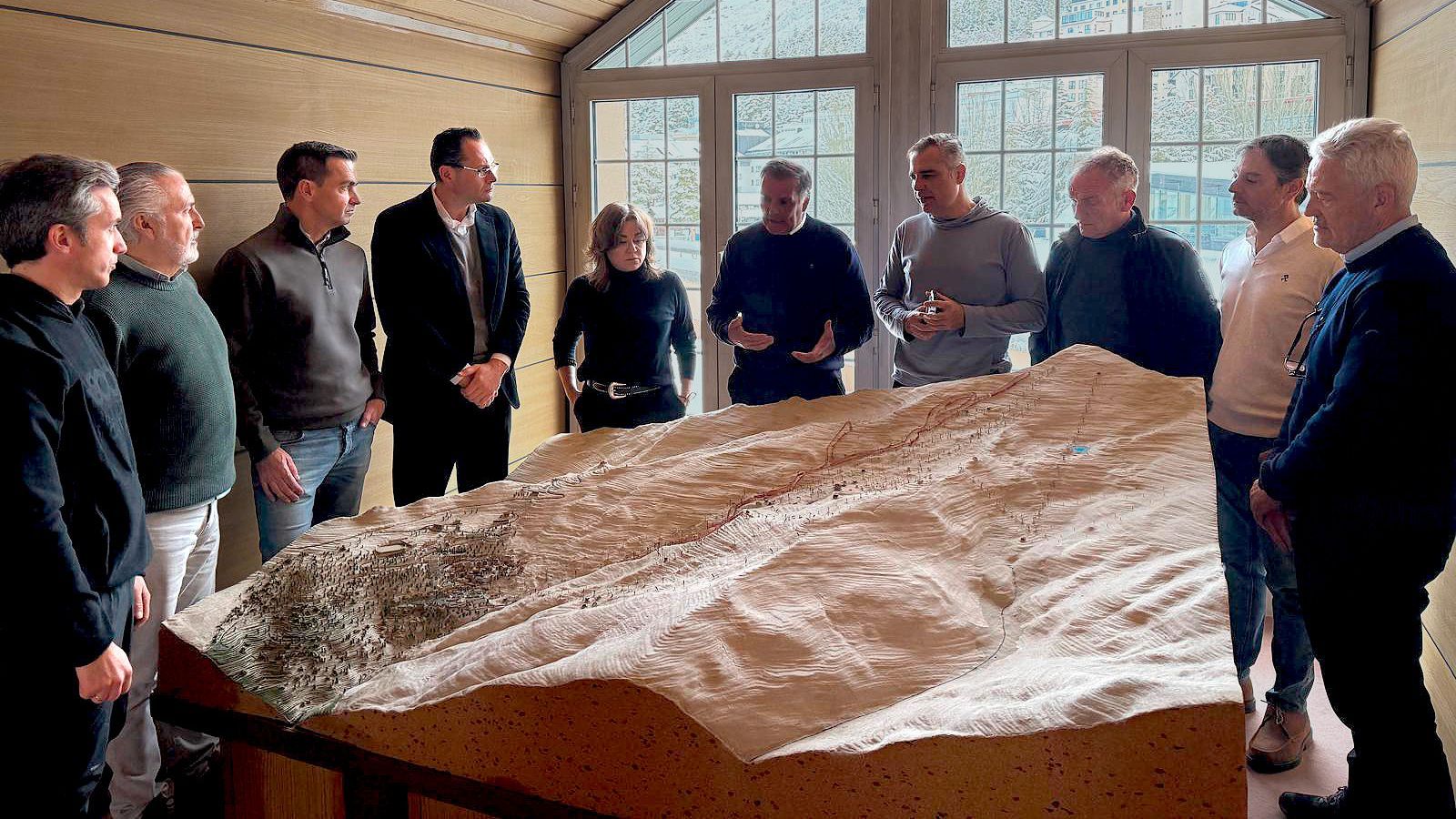 Junta de Gobierno del Colegio de Economistas con el CEO Jesús Ibañez