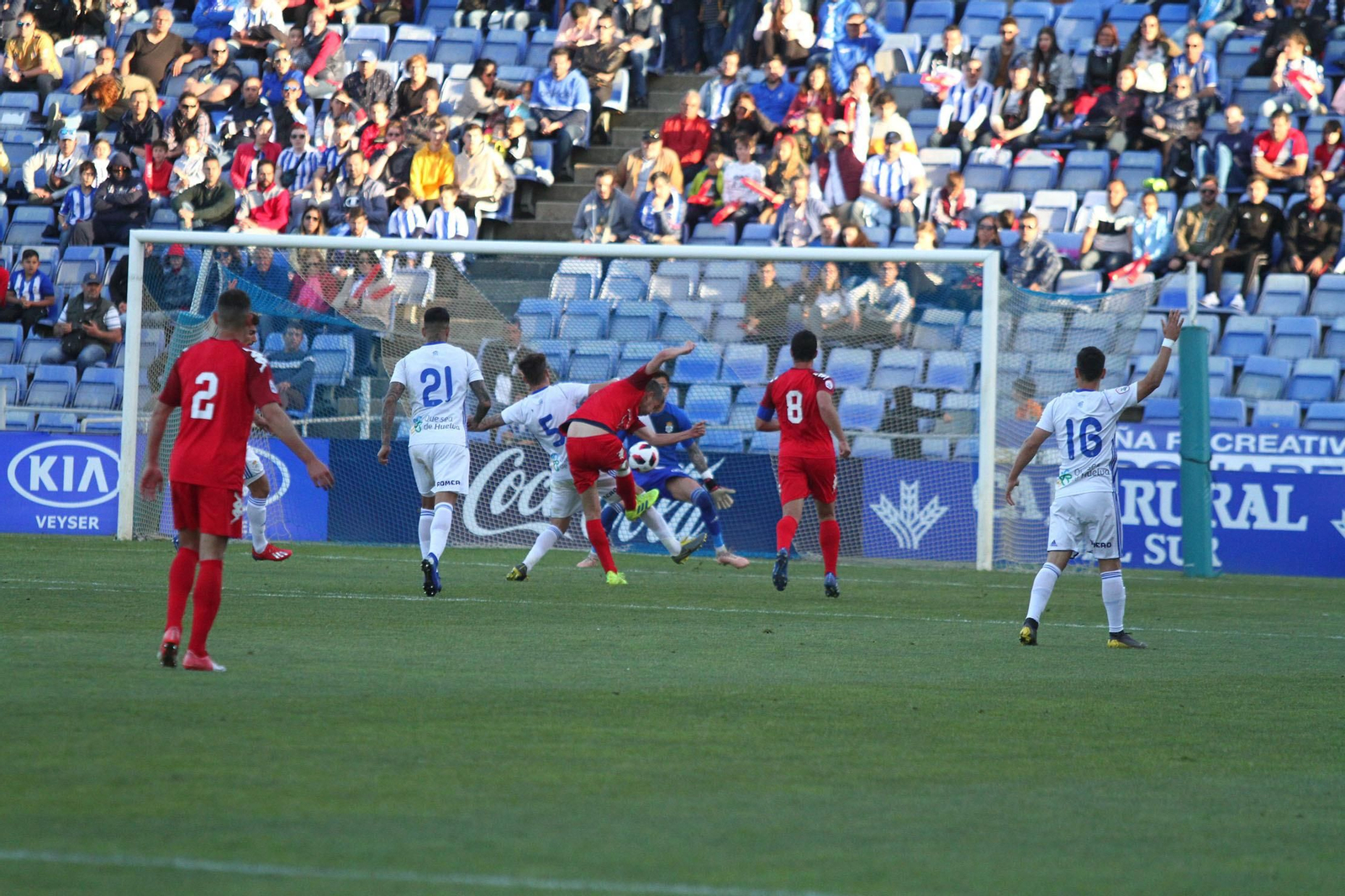 Pau Franch fusila a Marc Martínez en el tanto del empate del SanFernando en el tiempo añadido.