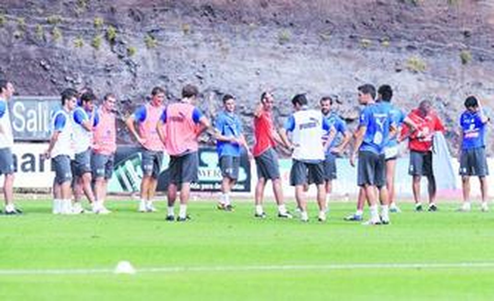 José Luis Oltra, en el entrenamiento de ayer en la ciudad deportivo del conjunto chicharrero.