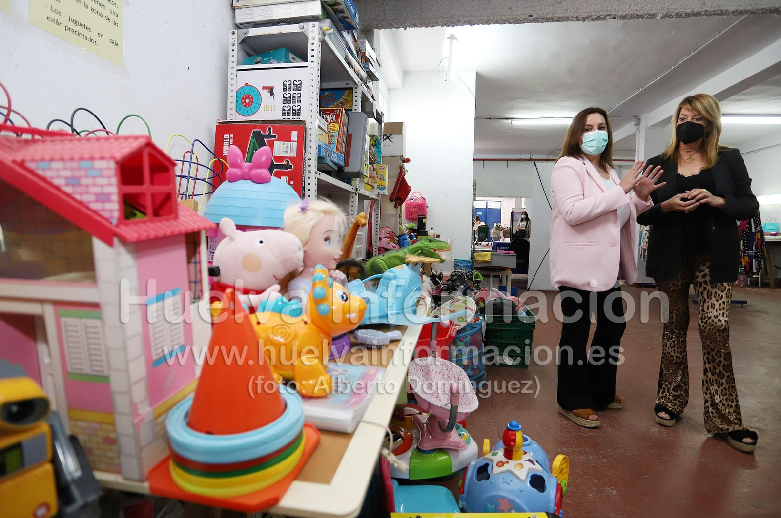 Imágenes de la firma del convenio entre el Puerto de Huelva y Madre Coraje en su 25 aniversario