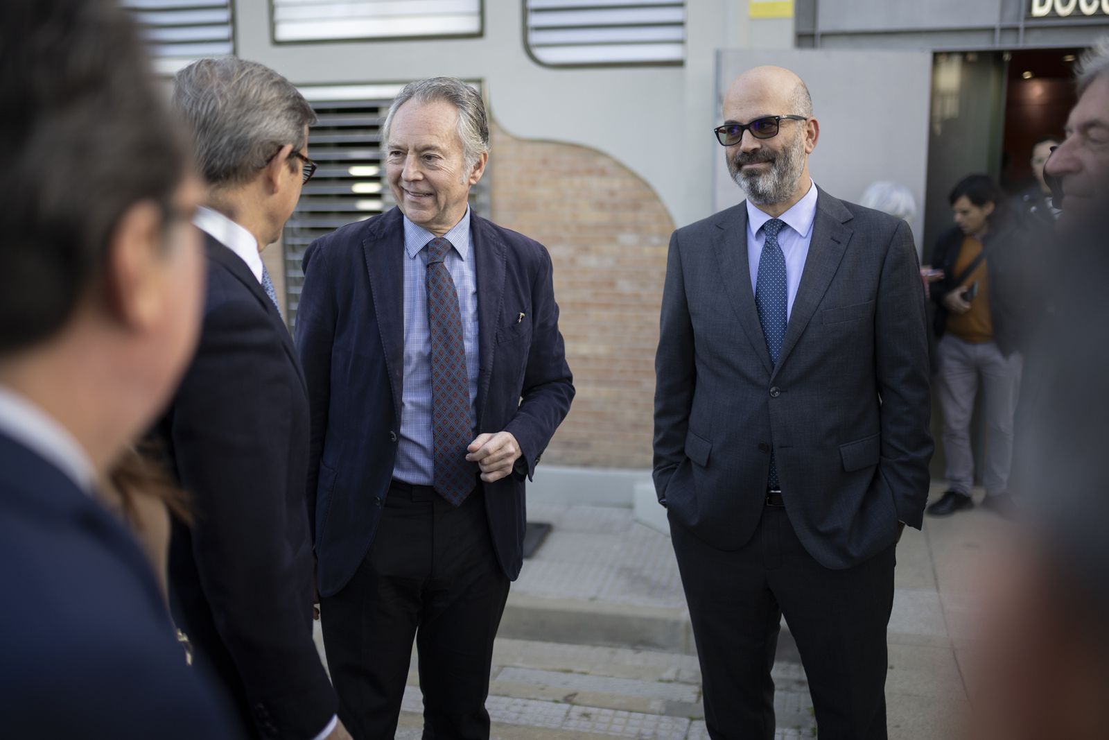 Imágenes de la recepción de los invitados al desayuno-coloquio con Jorge Paradela en el Foro Joly Andalucía