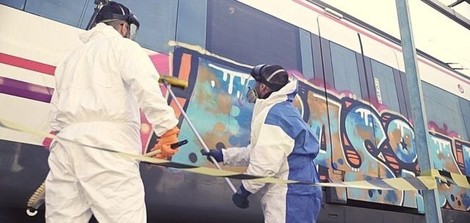 El vandalismo grafitero en los trenes de Renfe costó 400.000 euros en Andalucía en 2022.