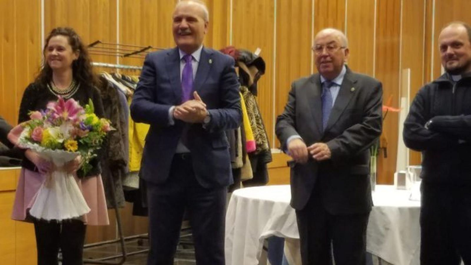 Alicia Escart, el presidente del Consejo de Hermandades y Cofradías Juan Carlos Jurado, Martín José García y el padre Juan Enrique Sánchez.