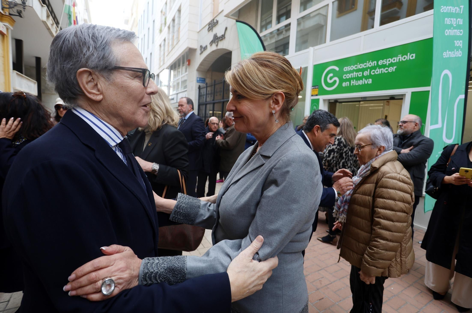 Imágenes de la inauguración de la nueva sede de la "Asociación Española Contra el Cáncer" en Huelva