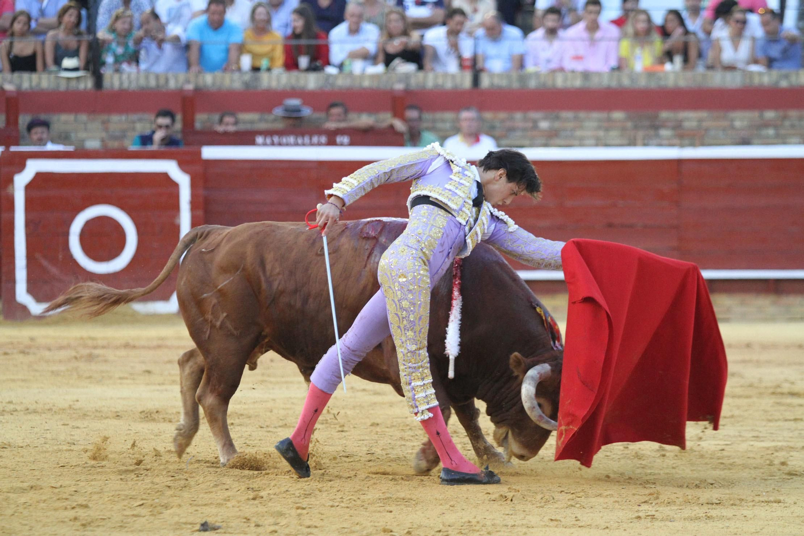 Imágenes de lidia de Roca Rey