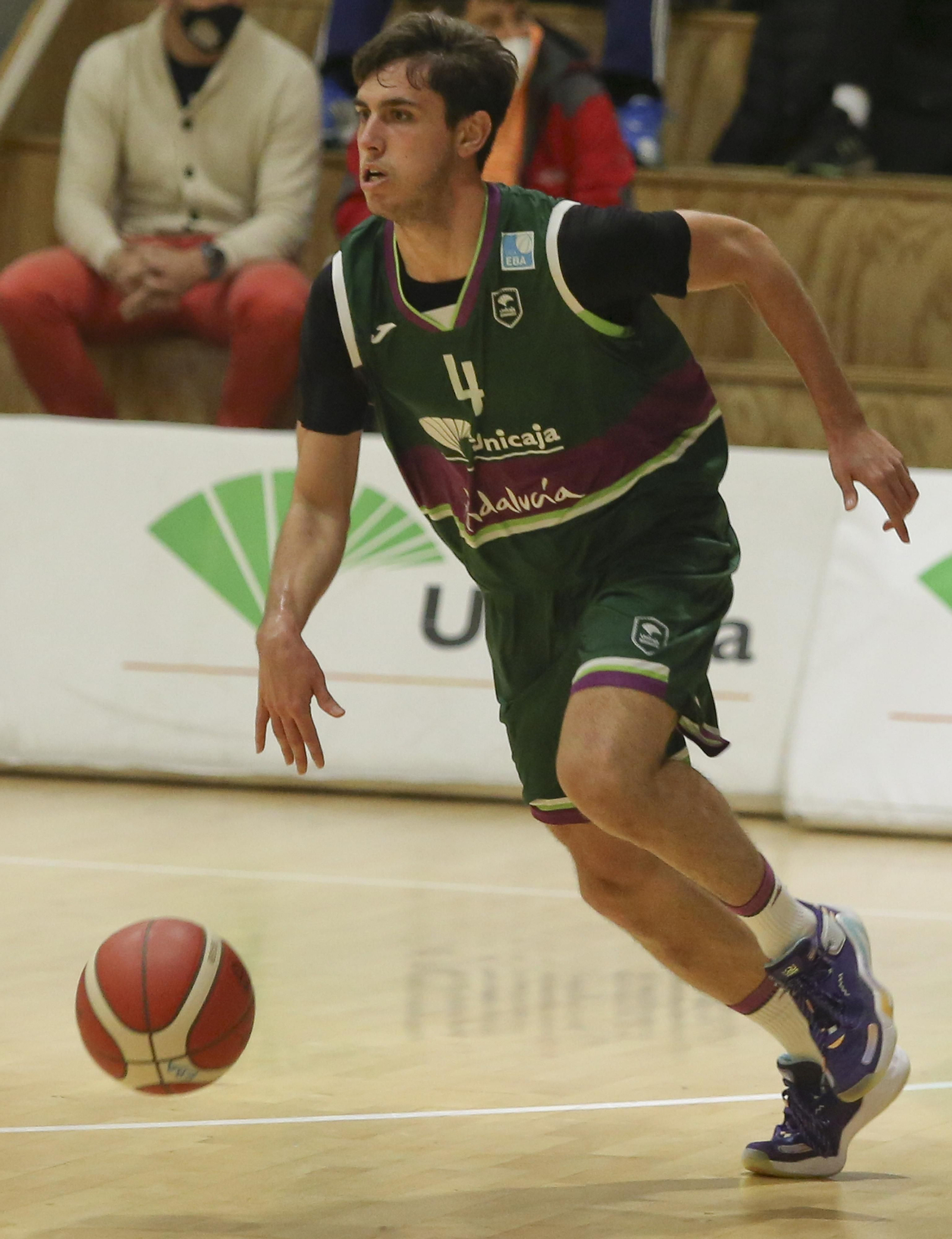 El Novaschool se lleva el derbi ante el Unicaja en Los Guindos