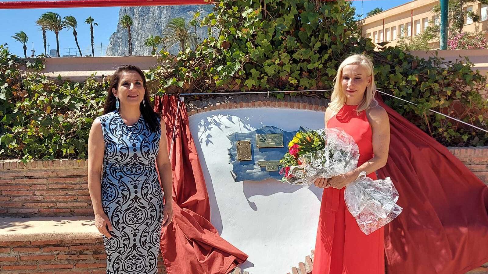 El descubrimiento de la placa en honor a José María Alconchel.