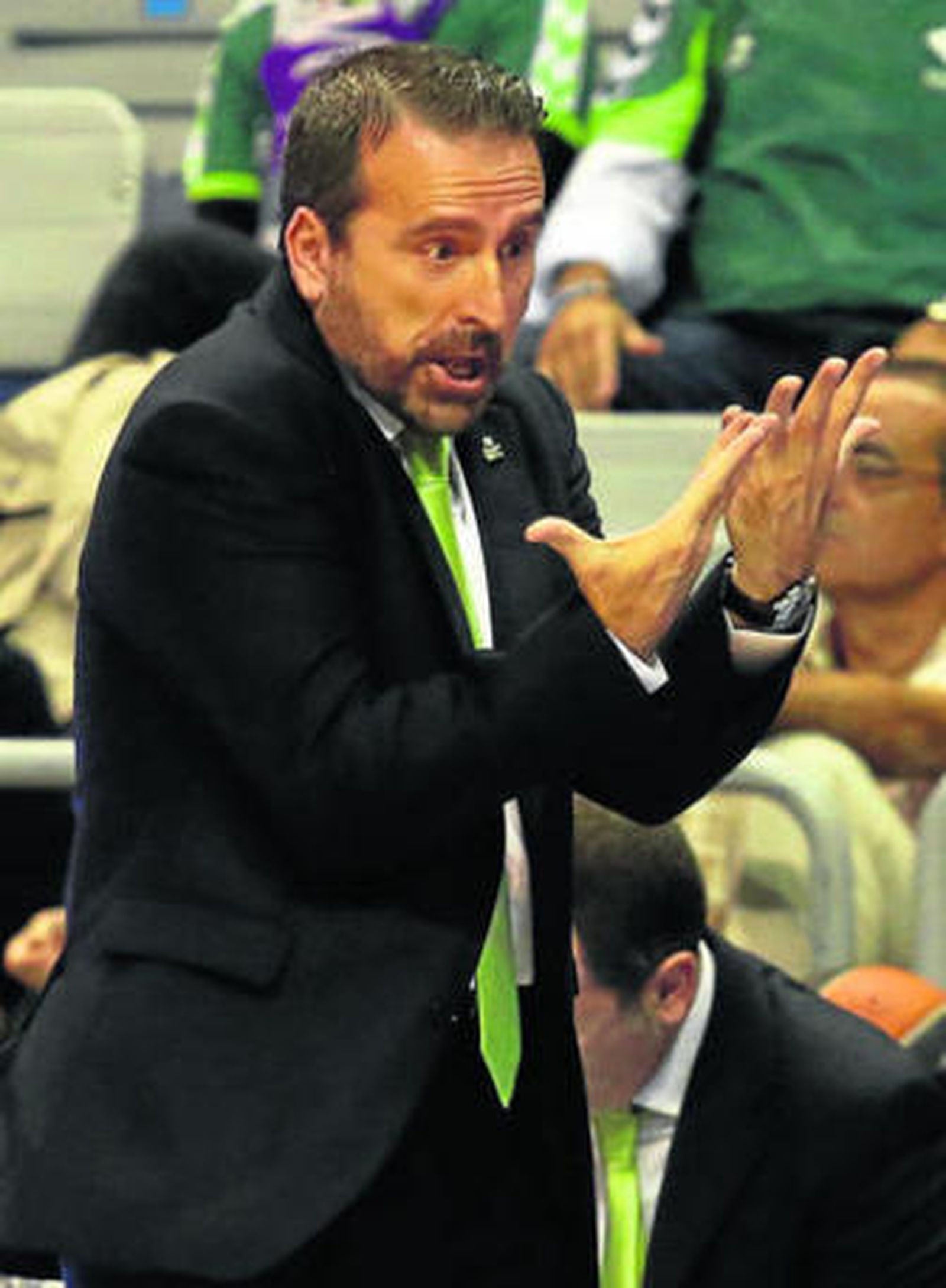 Joan Plaza gesticula con desesperación.