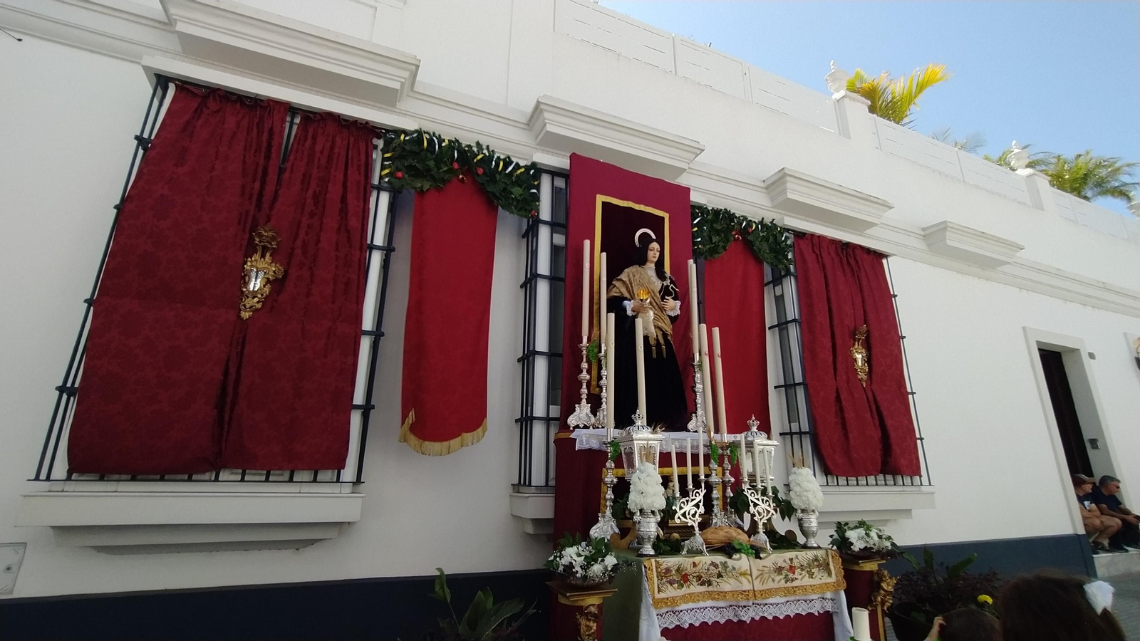Altares y alfombras para el Corpus Christi en San Fernando
