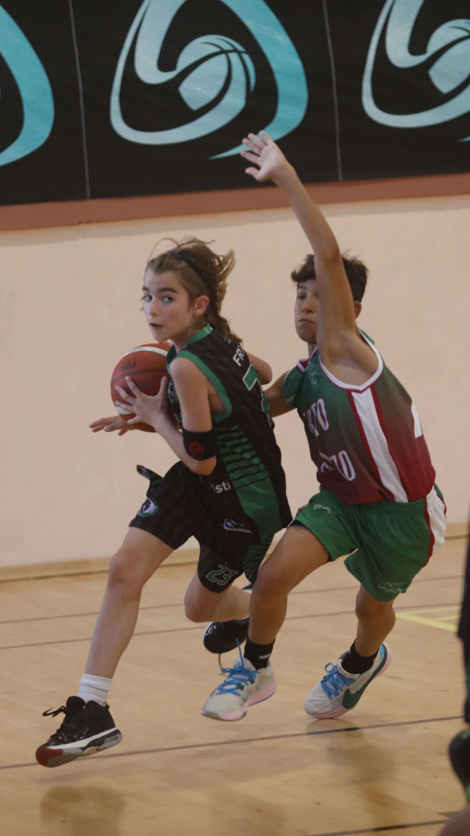 Las fotos de la primera jornada del Cadeba mini-masculino de La Línea