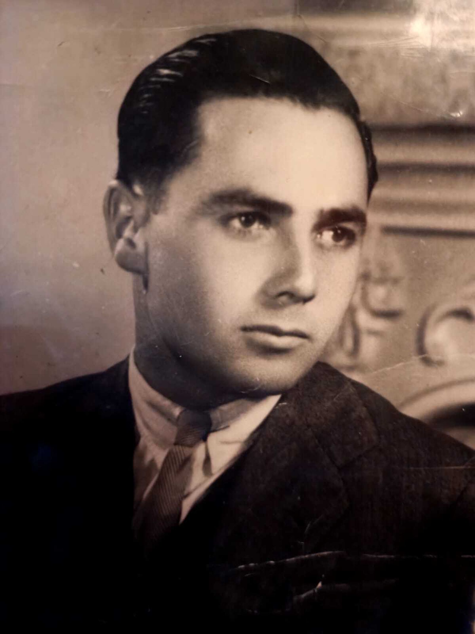 Mucho ha llovido desde que este joven centenario abriera su taller mecánico, siendo dos, y ahora son 30 en la empresa