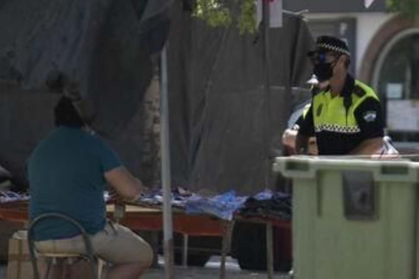 Fotos: así ha sido el regreso del mercadillo en el Zaidín de Granada