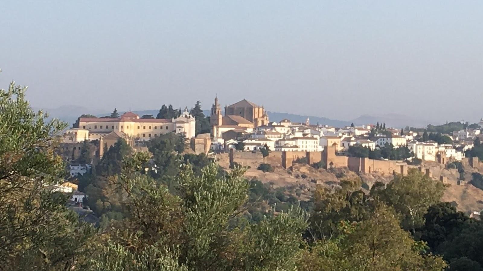 De la Alcazaba de Málaga sólo queda un recuerdo. De la Alcazaba de Málaga sólo queda un recuerdo.