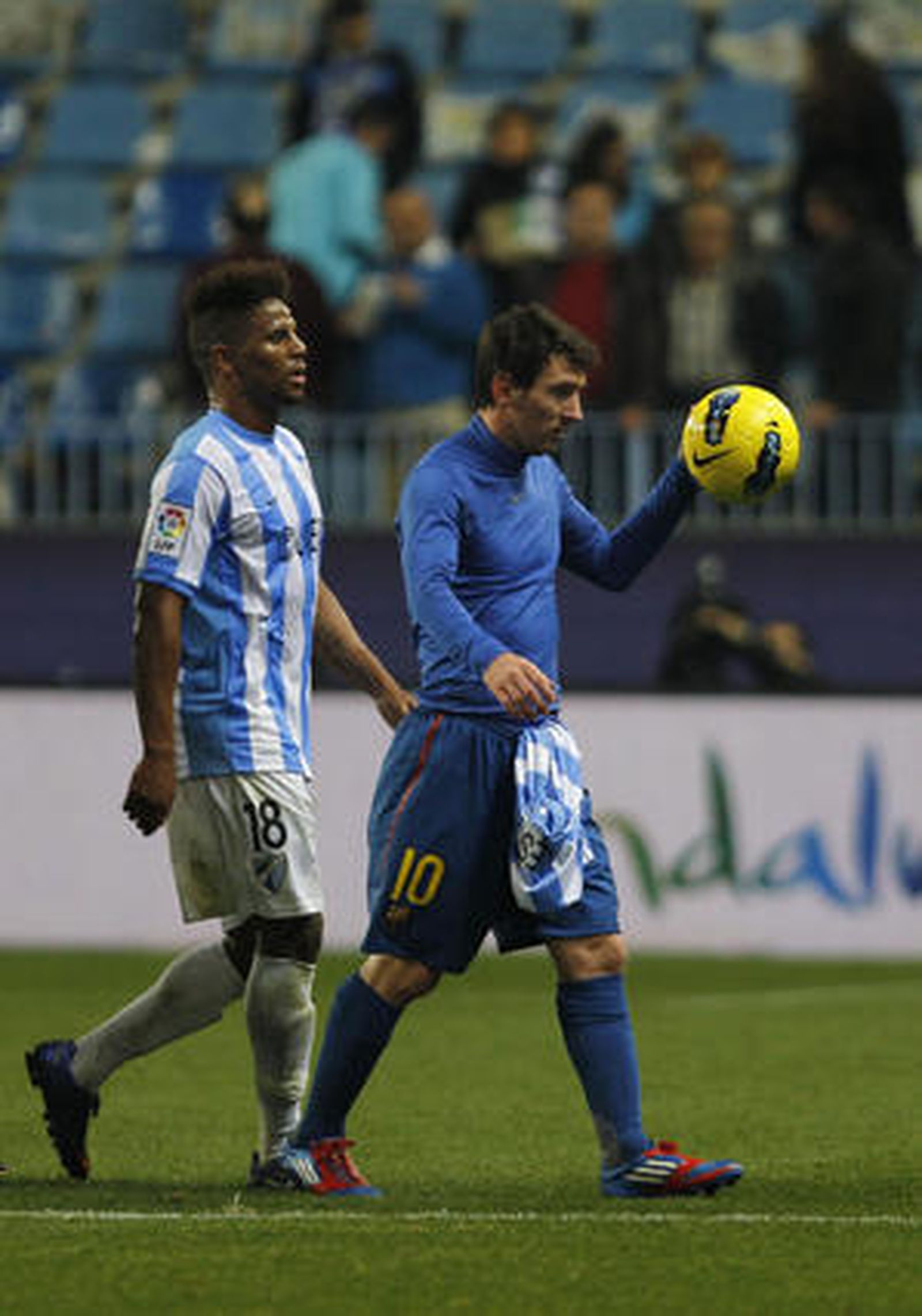 El Málaga es goleado en casa ante el Barcelona (1-4). / Sergio Camacho
