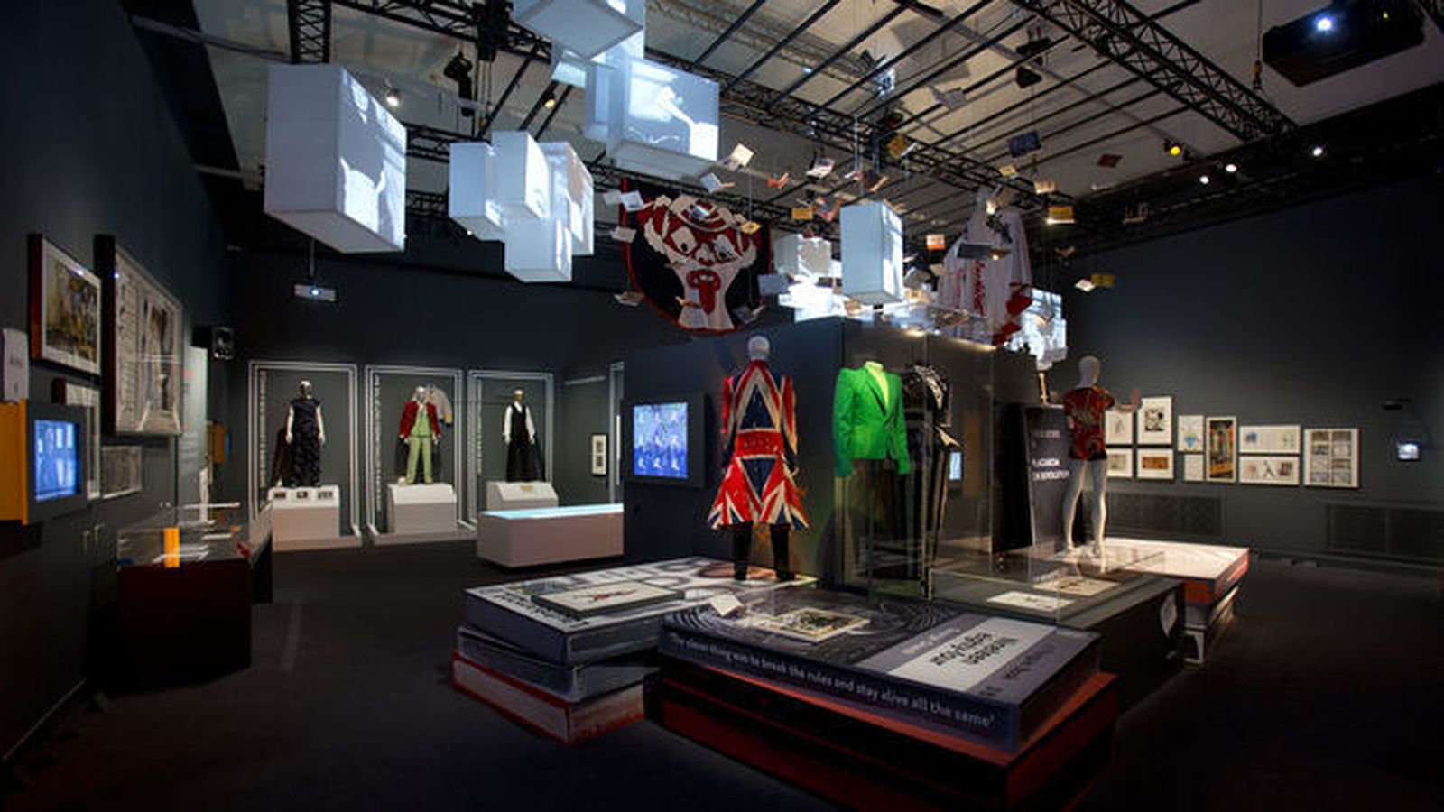 Vestuario, discos, manuscritos, fotografías, dibujos... Todo y más en 'David Bowie Is'.