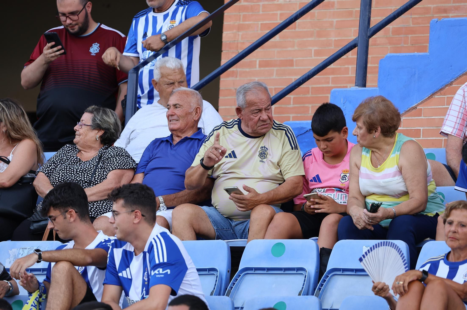 Búscate en las gradas del estadio en la celebración del Trofeo Colombino