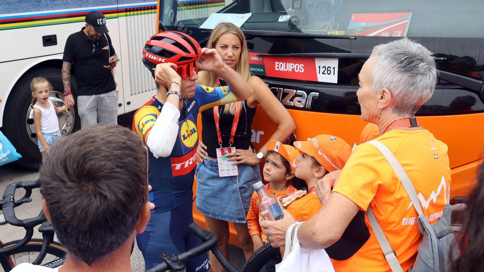 Así fue la salida de la Vuelta España desde Carrefour Sur en Jerez