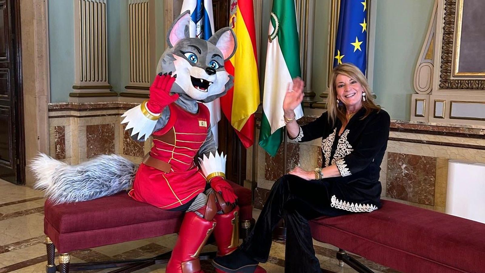 Pilar Miranda junto a Luz.