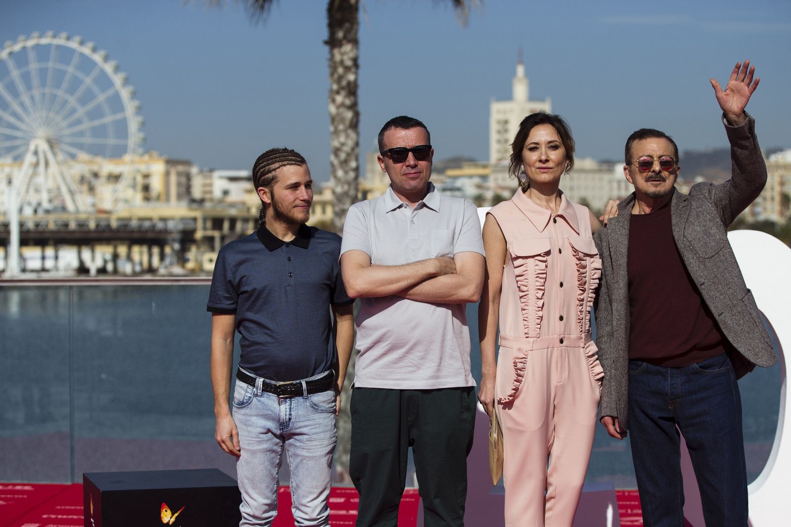 Emilio Palacios, Lino Escalera, Nathalie Poza y Juan Diego, ayer, en el Muelle Uno.