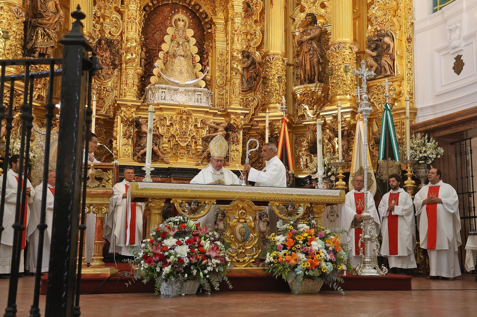 Rocío Chico 2025: Solemne Función Votiva y Procesión Eucarística, con el Santísimo bajo palio por el entorno del Santuario