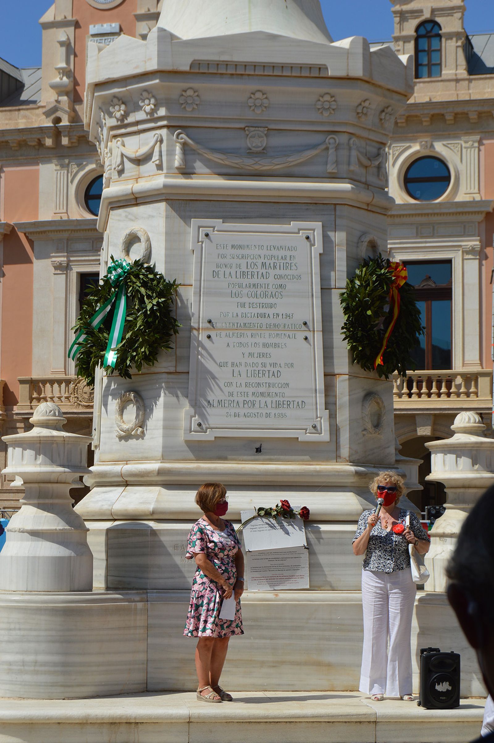 Lectura del manifiesto en el Monumento de los Coloraos.