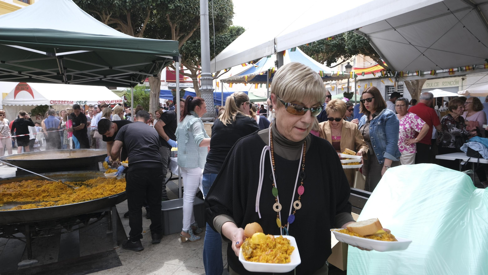 Imágenes de la paella popular en las Fiestas de Canjáyar