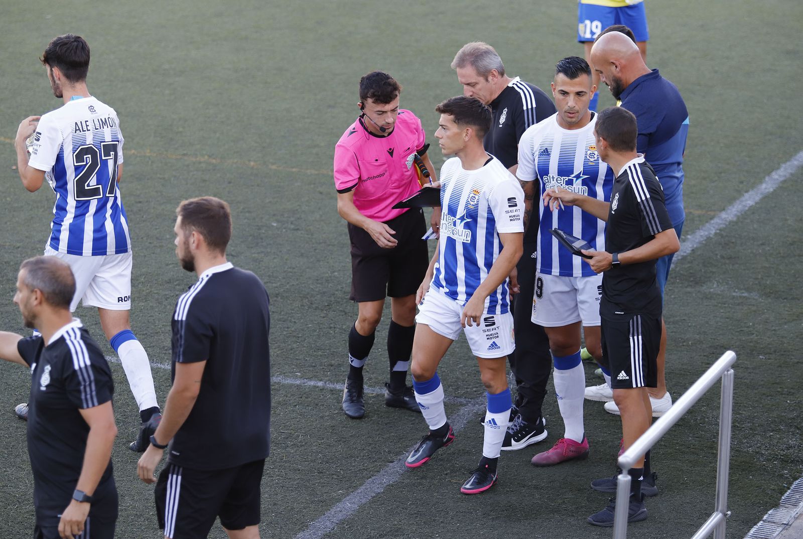 Imágenes del encuentro entre el Conil y el Recreativo de Huelva