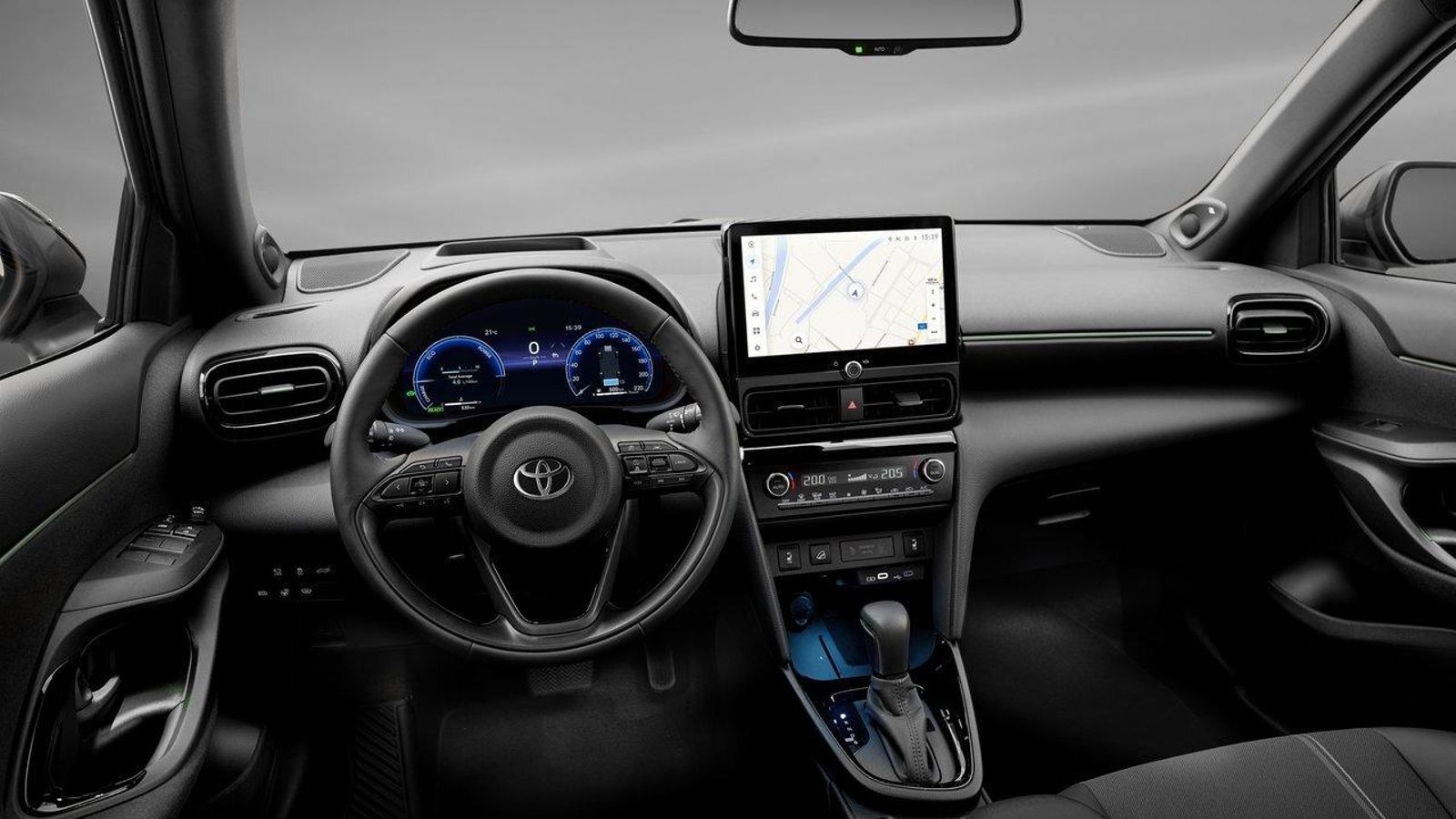 El nuevo equipamiento de este Yaris Cross en el interior es la pantalla central con su nuevo interfaz. El nuevo equipamiento de este Yaris Cross en el interior es la pantalla central con su nuevo interfaz.