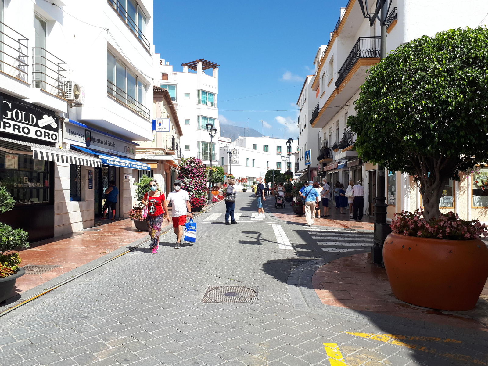 Vista general de la calle Terraza, en Estepona.