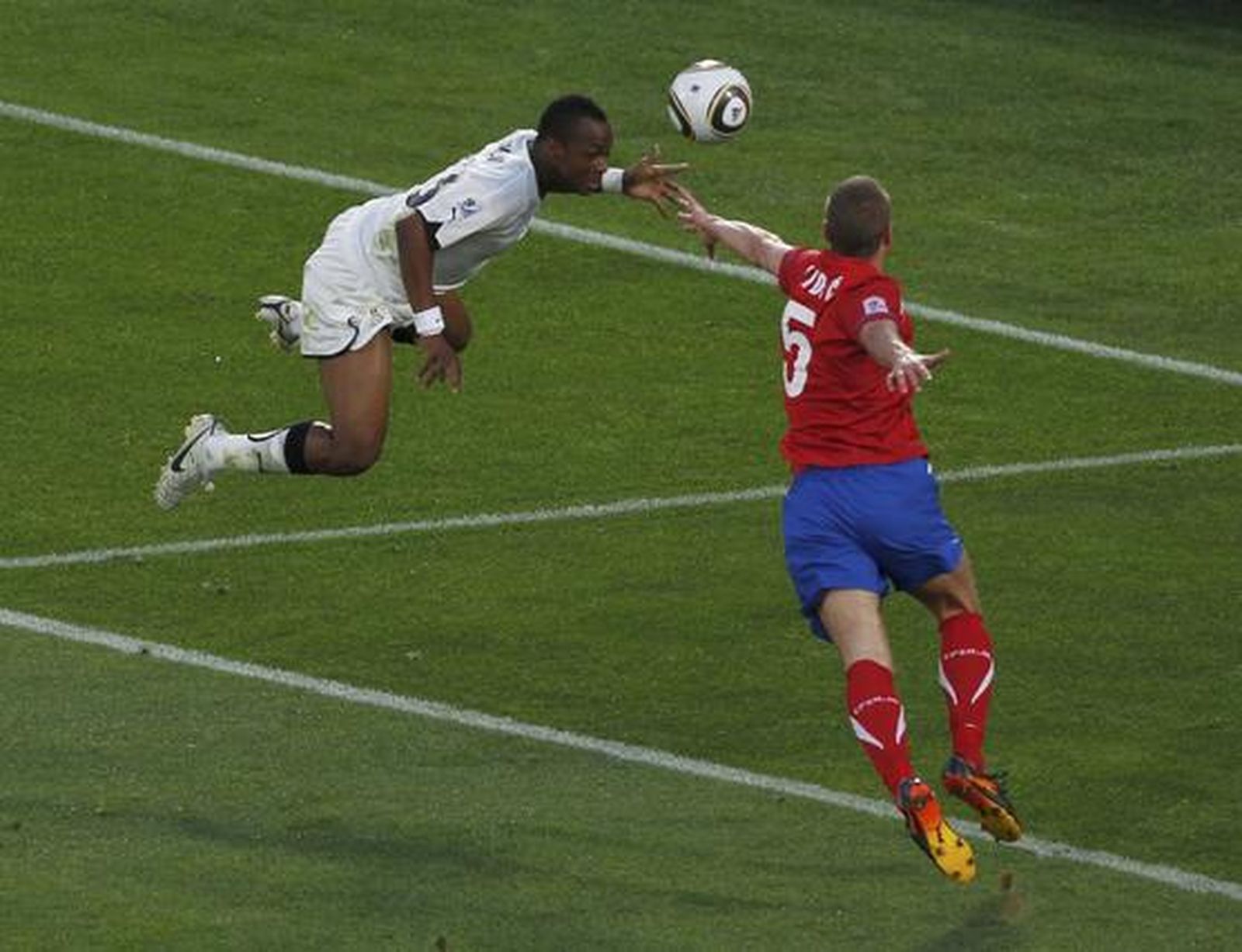 Ghana es la primera selección africana que gana en el Mundial de Sudáfrica. / Reuters