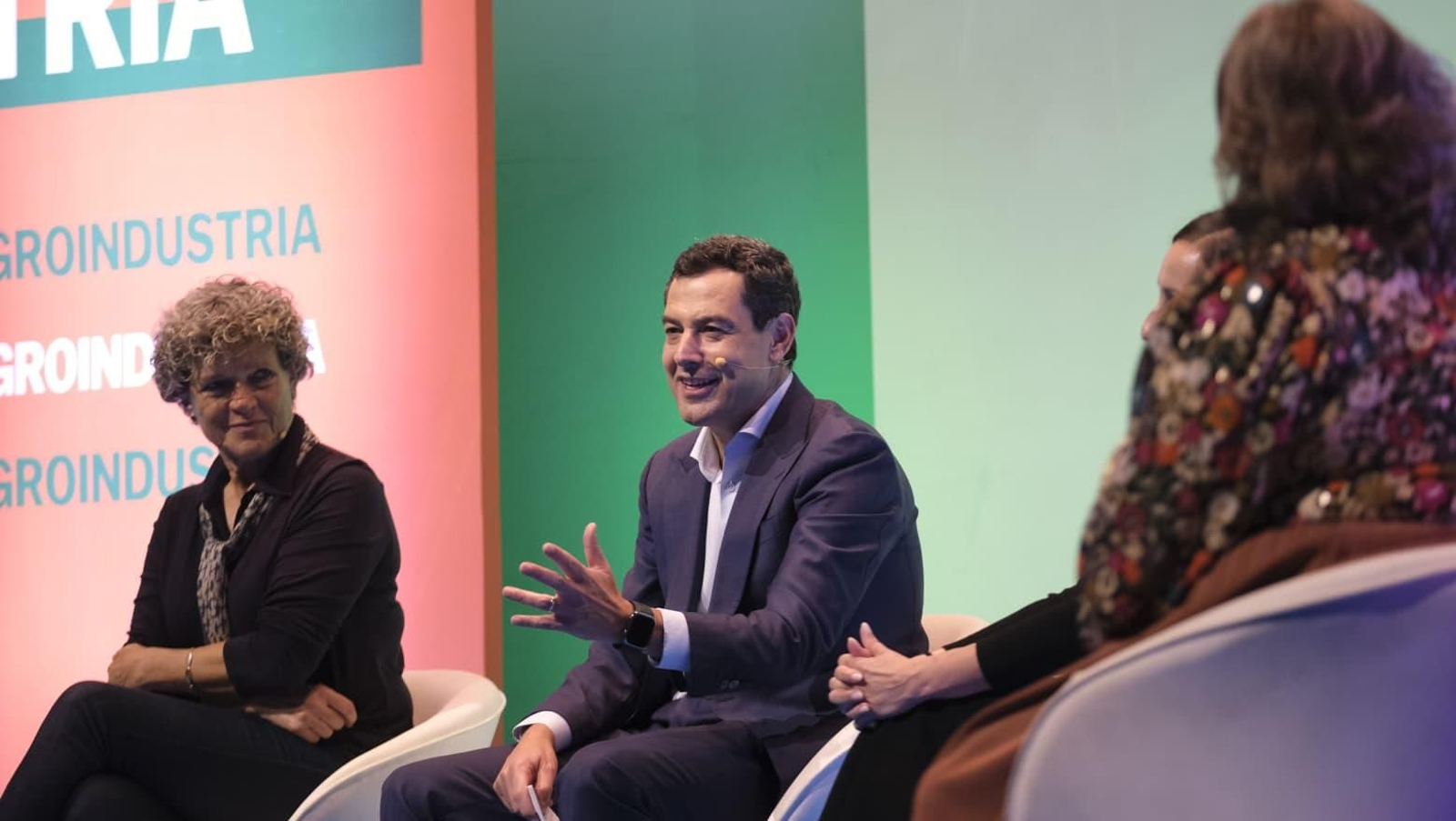 Juanma Moreno ha moderado el foro Agricultura, Agua y Futuro’, del ciclo ‘Andalucía a tu lado’.