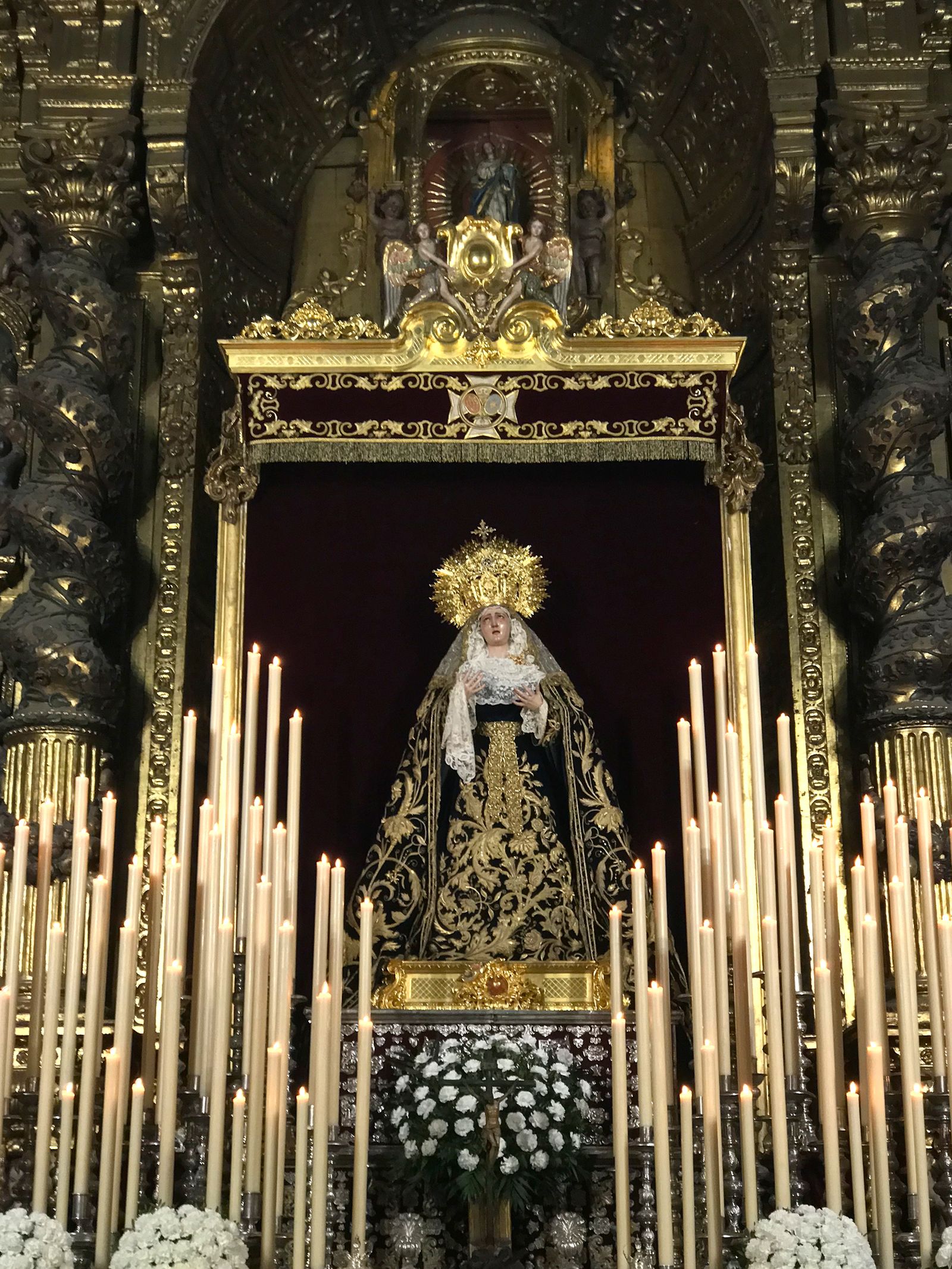 La Virgen de los Dolores celebra sus cultos el altar mayor de San Vicente