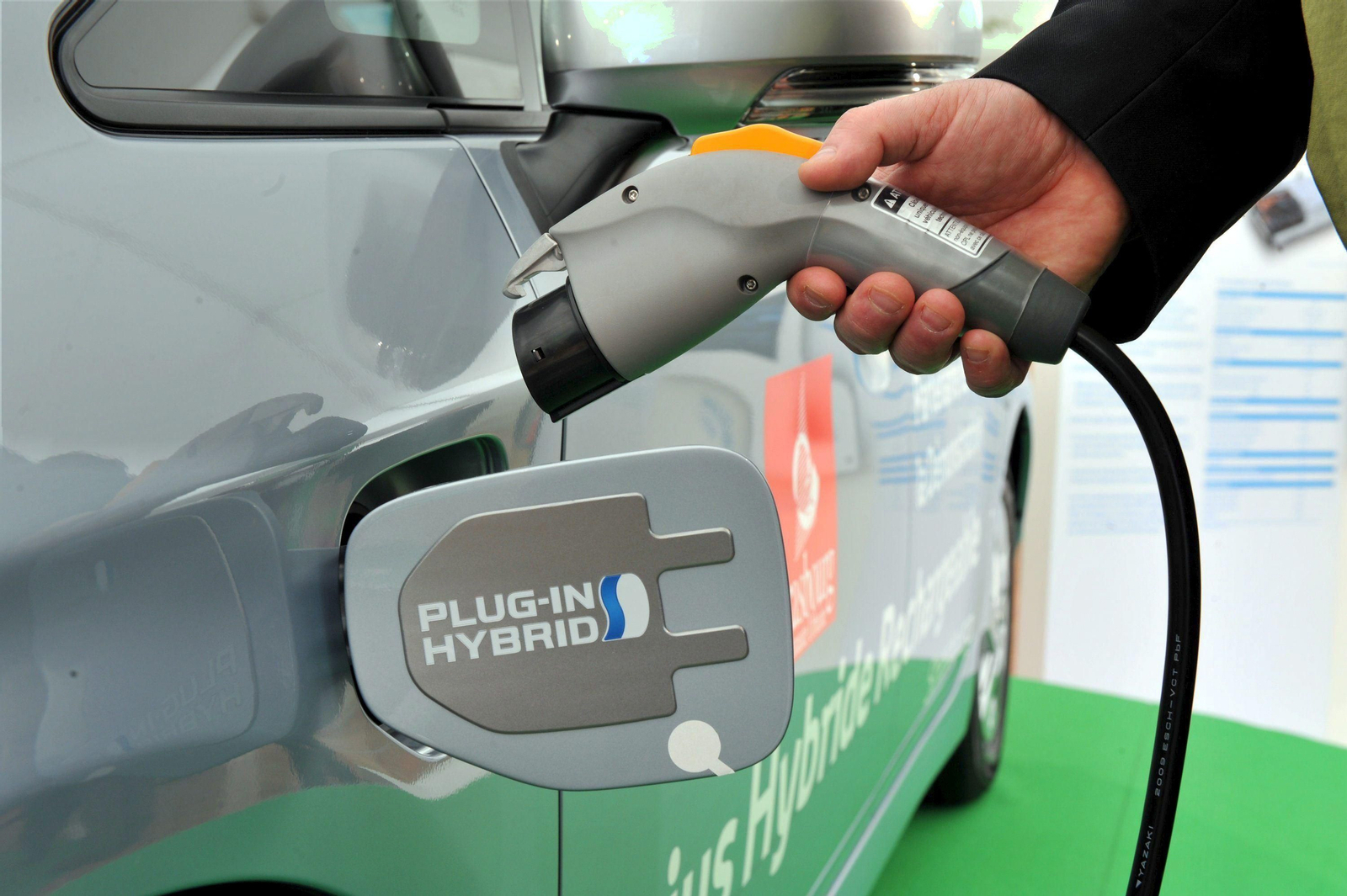 Coche eléctrico en una estación de recarga de Estrasburgo.