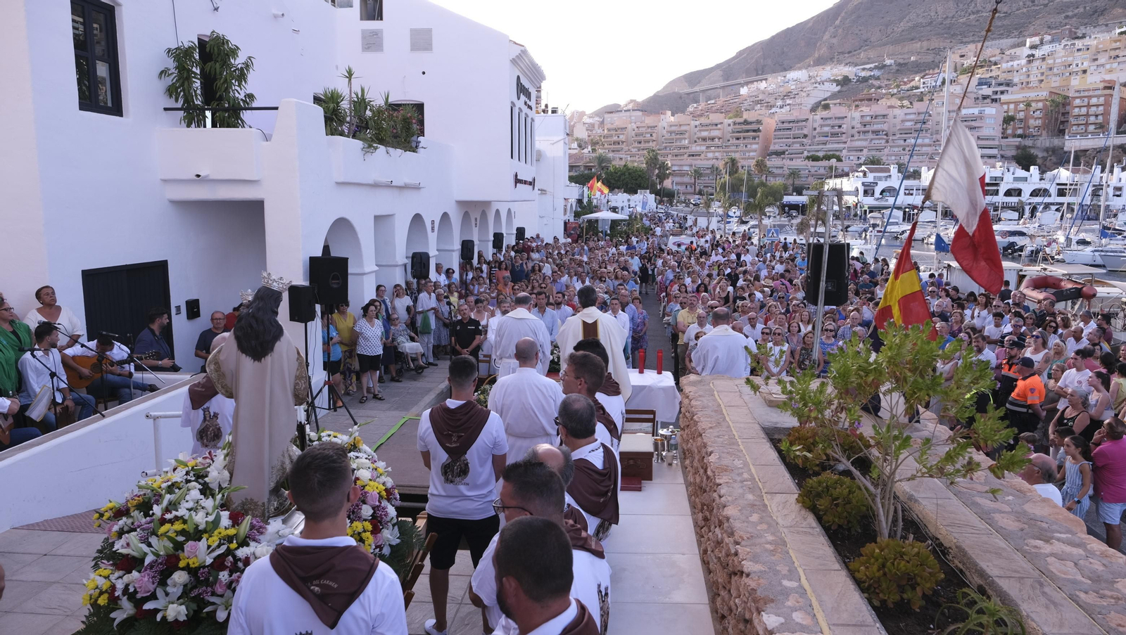 Procesión marinera  de la Virgen del Carmen en Aguadulce