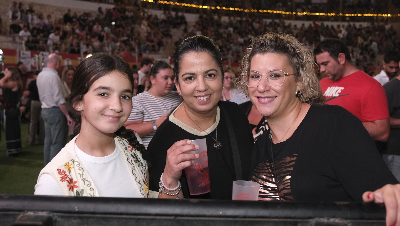 El concierto de Melendi llena de fans la Plaza de Toros de Almería, en imágenes
