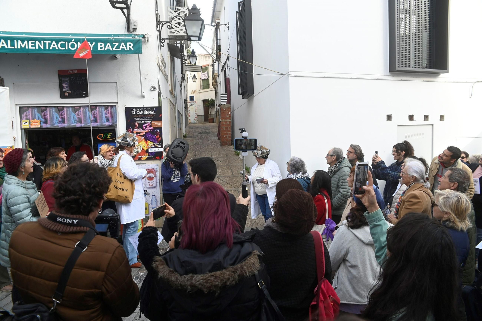 El  'free tour' reivindicativo de los vecinos del Casco Histórico de Córdoba contra el turismo masivo, en imágenes
