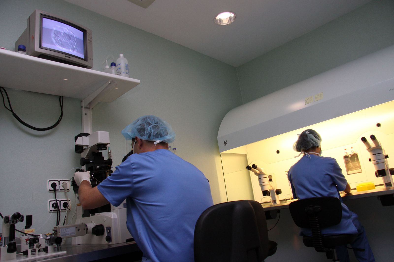 Personal del laboratorio del Centro Gutenberg.