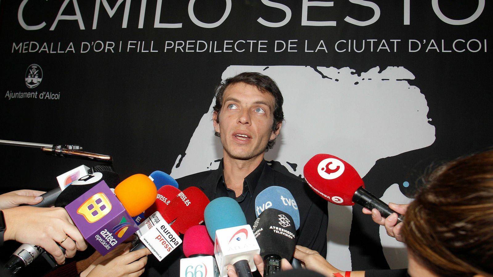 Camilo Blanes Junior, el jueves, respondiendo a las preguntas de la prensa en Alcoy.