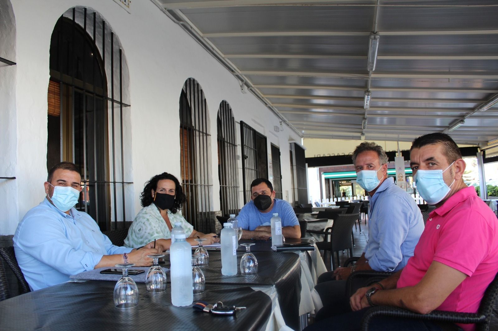 Imagen del encuentro recientemente mantenido entre los responsables del PP y el presidente de la Asociación de Hosteleros.